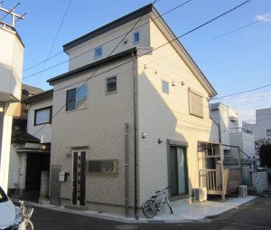 埼玉県川口市内の狭小地でフル装備耐震住宅（二世帯住宅）