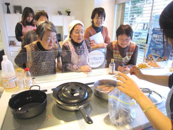 料理の実演中
