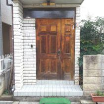 玄関ドアリフォーム前の写真