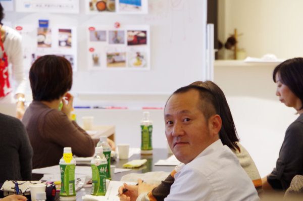 セミナーを受ける水品専務