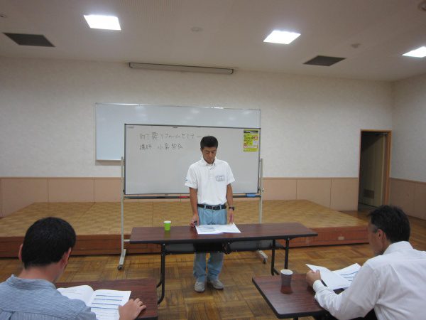 住まいの耐震リフォームセミナー講義中の写真３