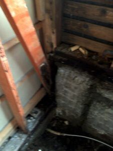 筋交いが腐っている