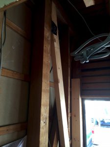 筋交いを入れ直した