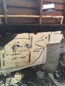 お風呂の解体中３