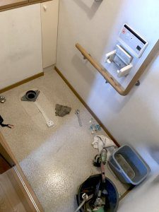 古いトイレを完全に取り払った様子