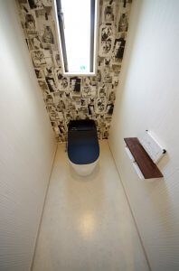 トイレの様子。非常にアーティスティック且つ機能的なトイレ