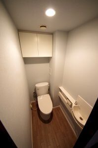 リフォーム後のトイレの全景（トイレのフタは閉じられている）