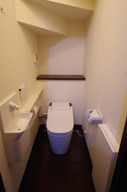 1・2階のトイレを1日でリフォーム【埼玉県川口市】